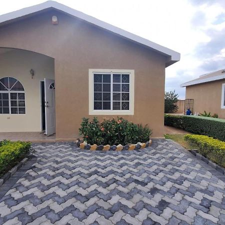 Villa Charming 2-Bed House In Portmore Gated Community Exterior foto