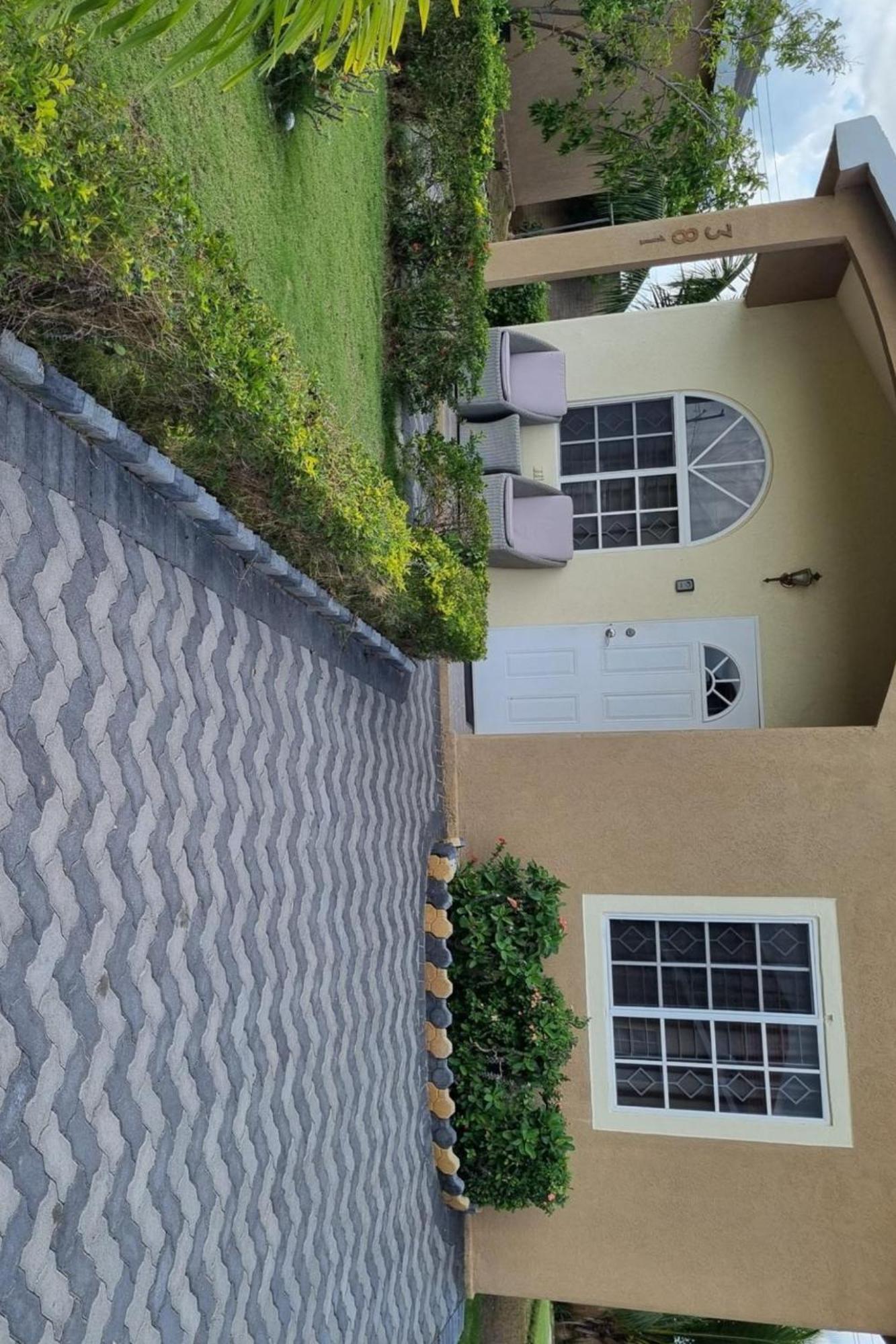 Villa Charming 2-Bed House In Portmore Gated Community Exterior foto